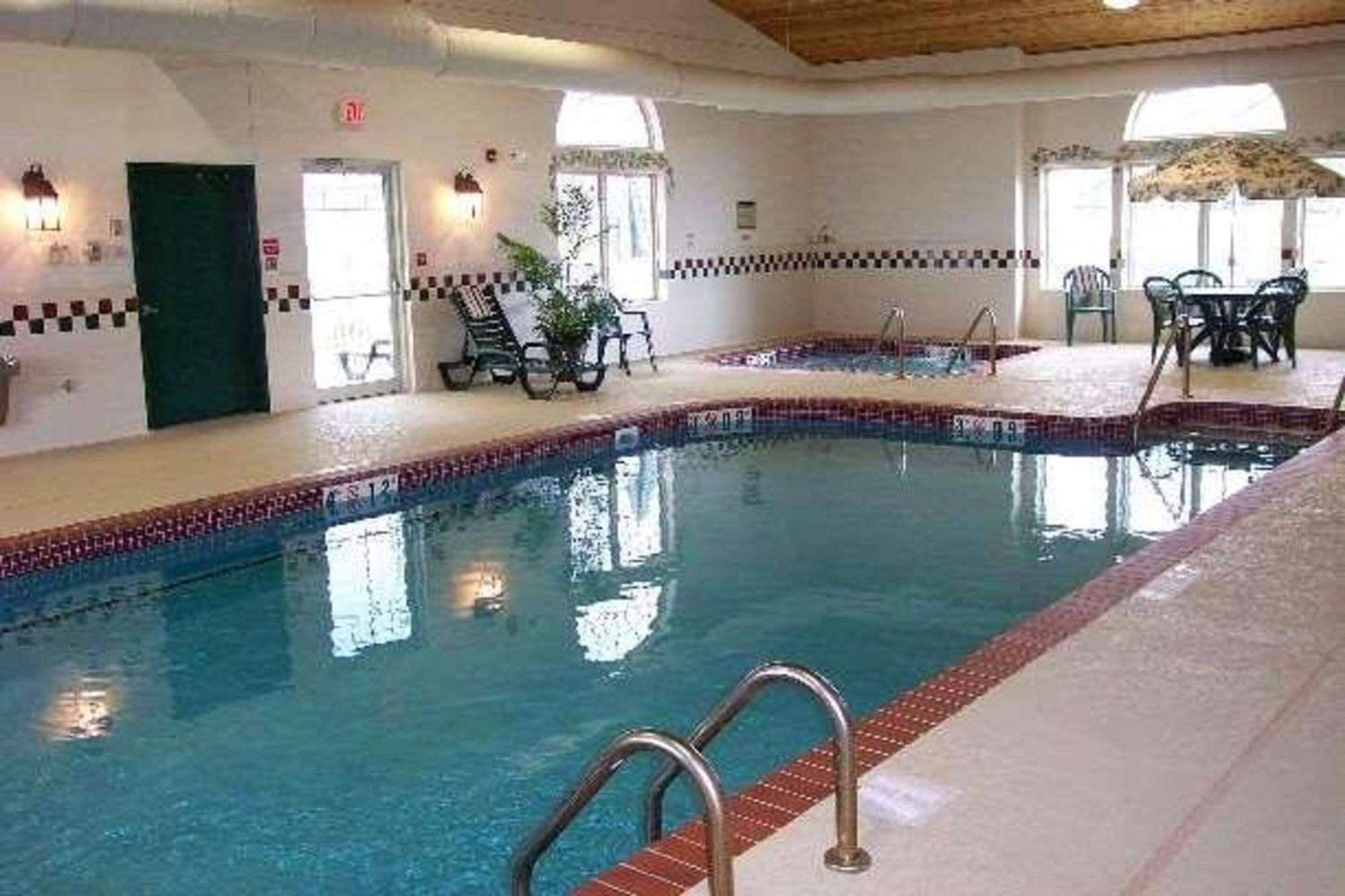 Country Inn & Suites By Radisson, Stockton, Il Εξωτερικό φωτογραφία